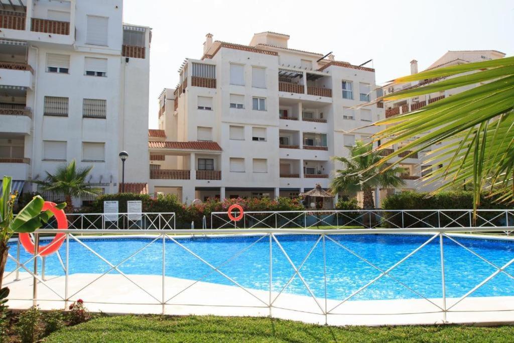 2Bdr Sunny Apartment With Pool And Private Parking In Benalmádena Buitenkant foto