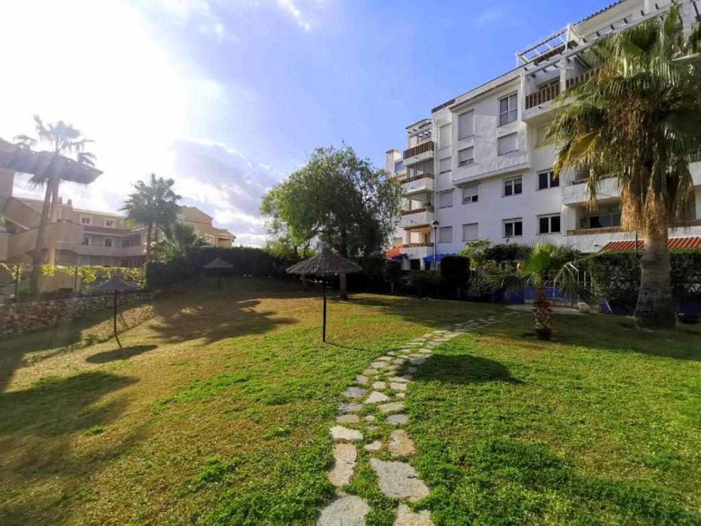 2Bdr Sunny Apartment With Pool And Private Parking In Benalmádena Buitenkant foto