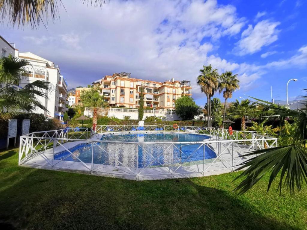 2Bdr Sunny Apartment With Pool And Private Parking In Benalmádena Buitenkant foto