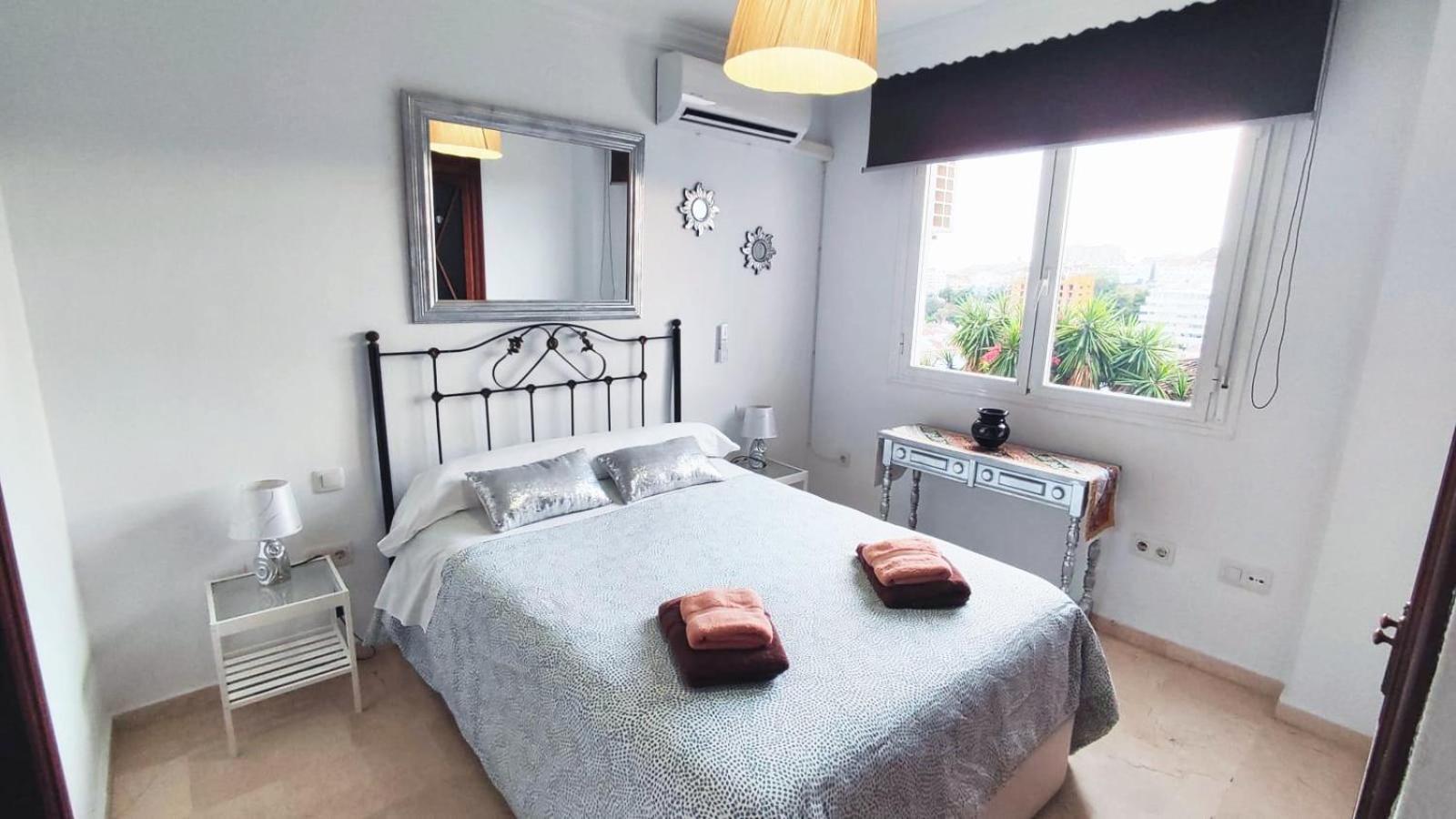 2Bdr Sunny Apartment With Pool And Private Parking In Benalmádena Buitenkant foto